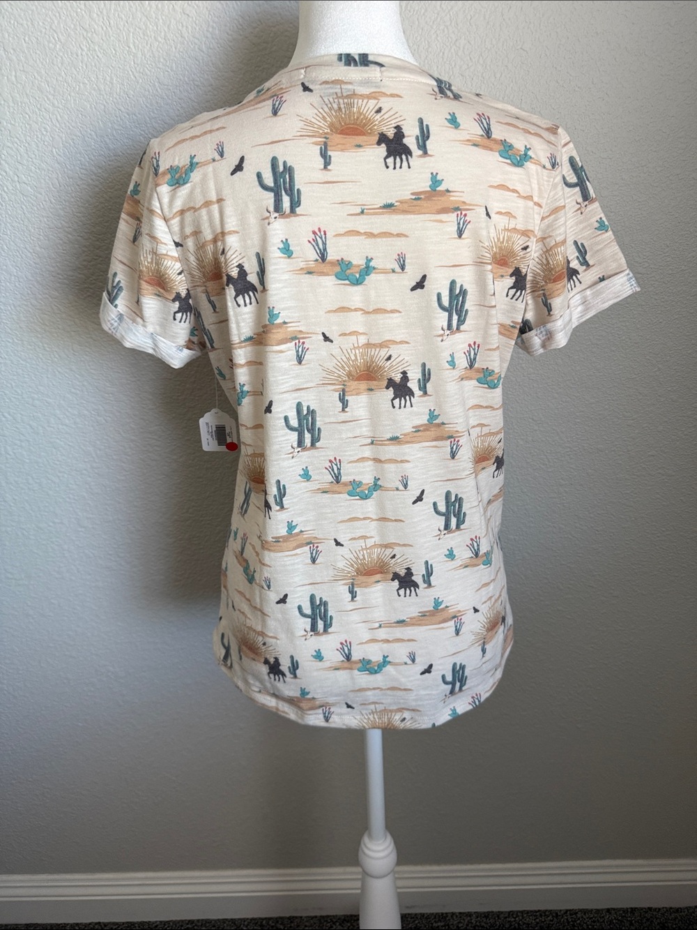 NWT Cream Desert Cowboy Print Short Sleeve Tee - Picture 4 of 8